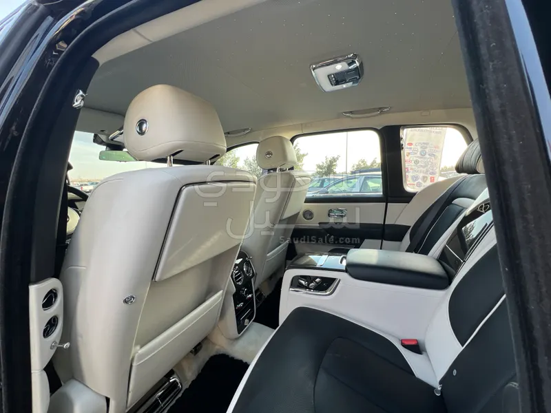 2021 رولز رويس كولينان بلاك بادج