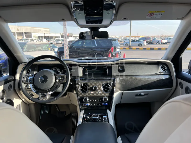 2021 رولز رويس كولينان بلاك بادج