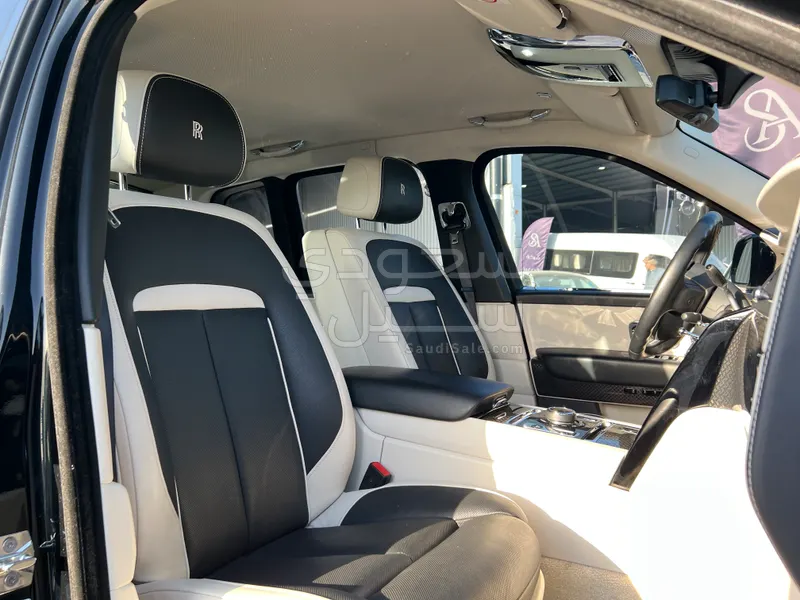 2021 رولز رويس كولينان بلاك بادج