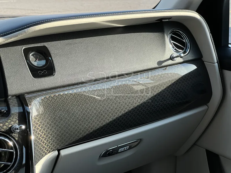 2021 رولز رويس كولينان بلاك بادج