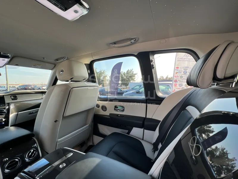 2021 رولز رويس كولينان بلاك بادج