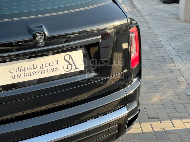 2021 رولز رويس كولينان بلاك بادج