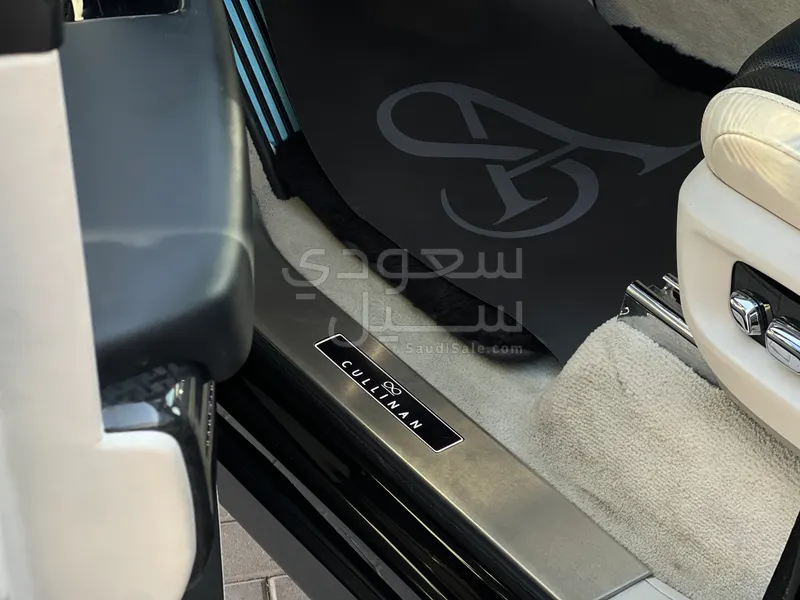 2021 رولز رويس كولينان بلاك بادج