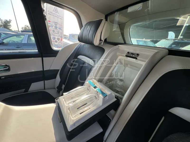 2021 رولز رويس كولينان بلاك بادج