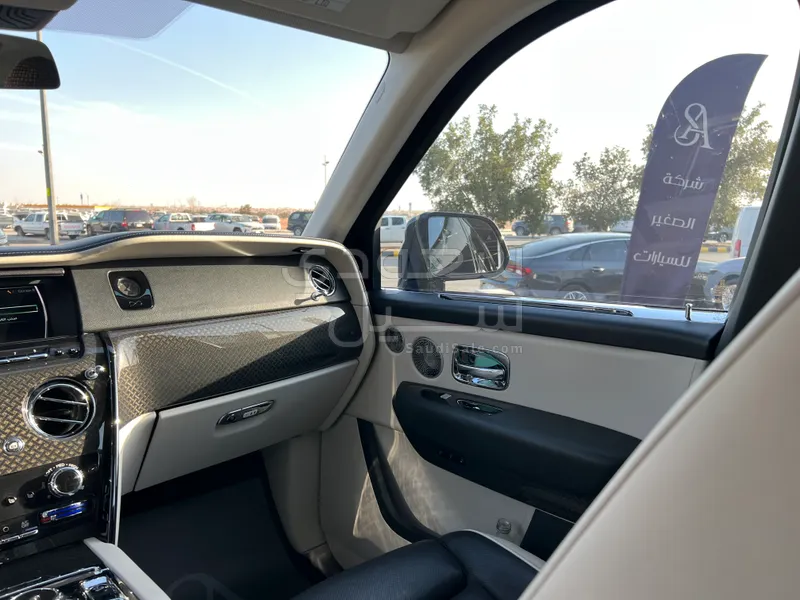 2021 رولز رويس كولينان بلاك بادج