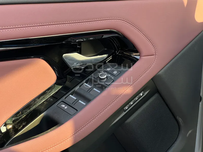 2024 لاند روفر رينج روفر ايفوك