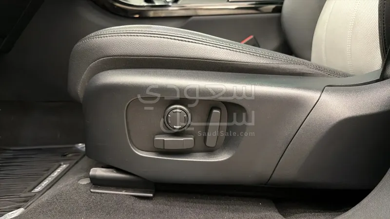 2024 لاند روفر رينج روفر ايفوك داينمك