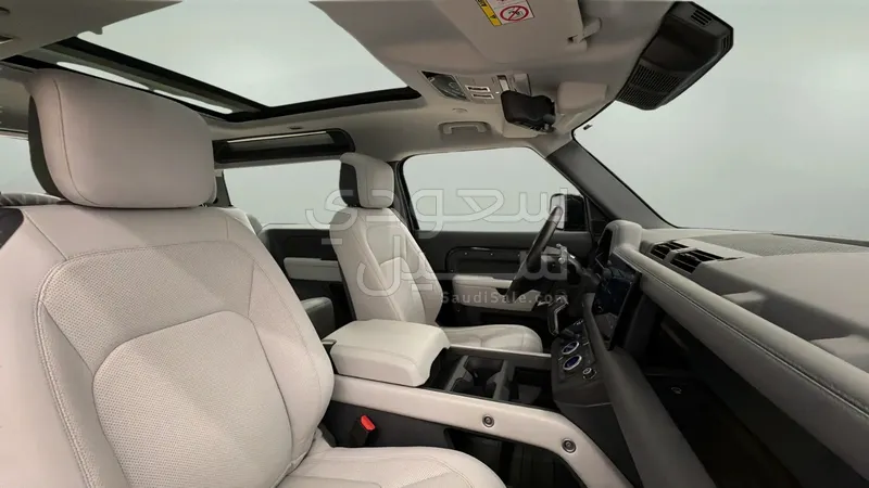 2025 لاند روفر ديفيندر اتش اس اي