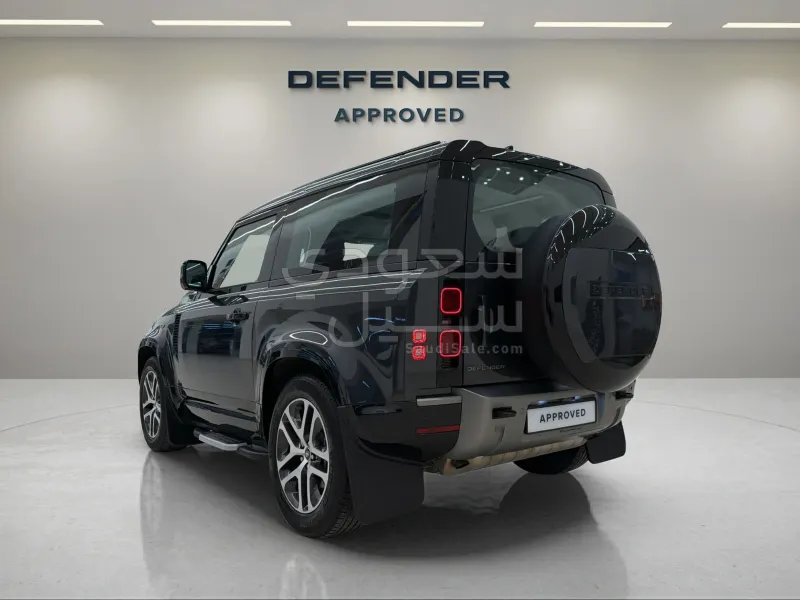 2025 لاند روفر ديفيندر اتش اس اي