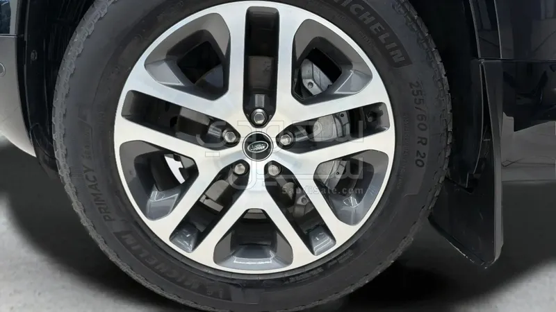 2025 لاند روفر ديفيندر اتش اس اي