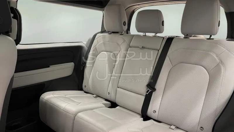 2025 لاند روفر ديفيندر اتش اس اي