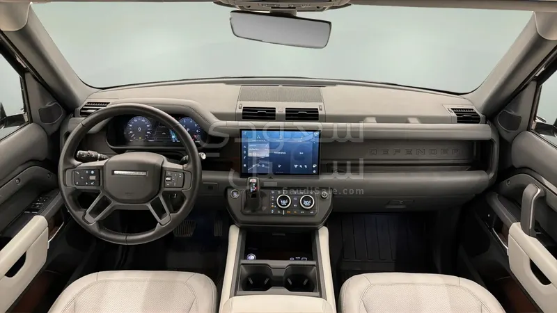 2025 لاند روفر ديفيندر اتش اس اي