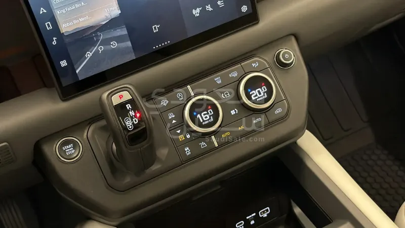 2025 لاند روفر ديفيندر اتش اس اي