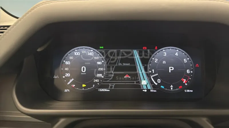 2025 لاند روفر ديفيندر اتش اس اي