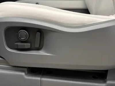 2025 لاند روفر ديفيندر اتش اس اي