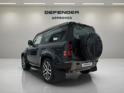 2025 لاند روفر ديفيندر اتش اس اي