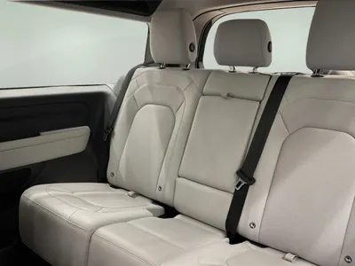 2025 لاند روفر ديفيندر اتش اس اي