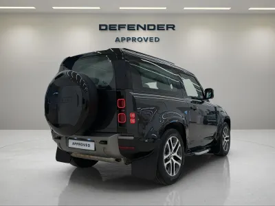 2025 لاند روفر ديفيندر اتش اس اي