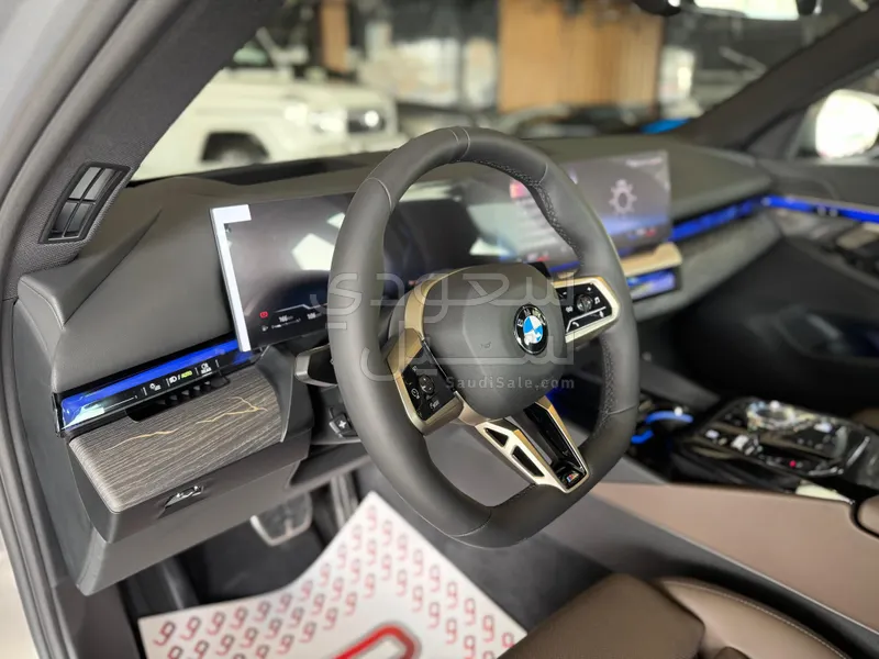 2026 بي ام دبليو الفئة الخامسة 520 أي إم كت