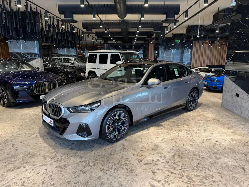 2026 بي ام دبليو الفئة الخامسة 520 أي إم كت