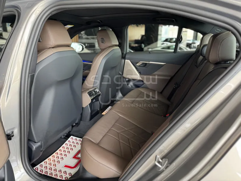 2026 بي ام دبليو الفئة الخامسة 520 أي إم كت