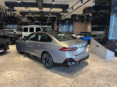 2026 بي ام دبليو الفئة الخامسة 520 أي إم كت