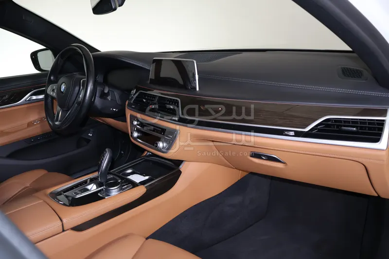 2021 بي ام دبليو الفئة السابعة 740أي