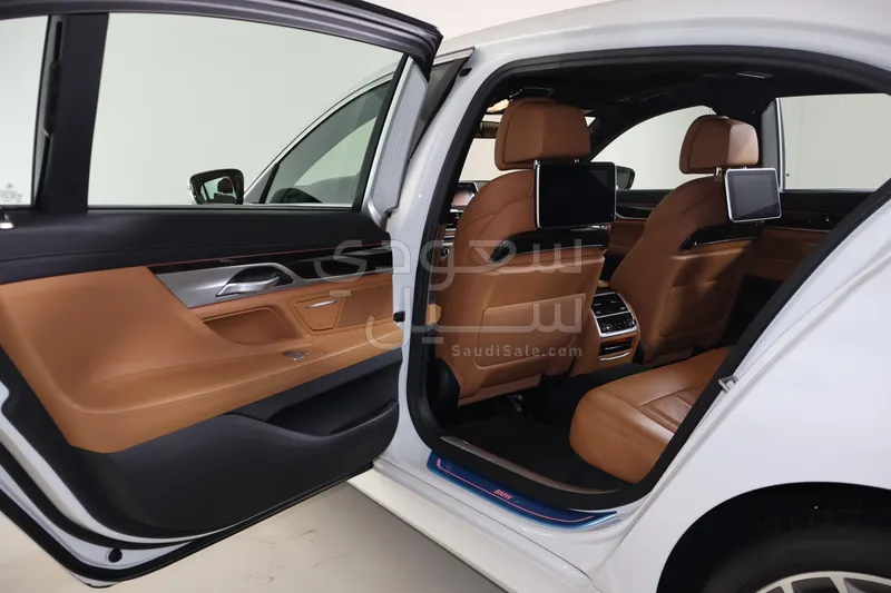 2021 بي ام دبليو الفئة السابعة 740أي