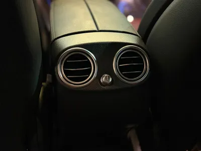 2023 مرسيدس - بنز جي إل سي 200 اي ام جي