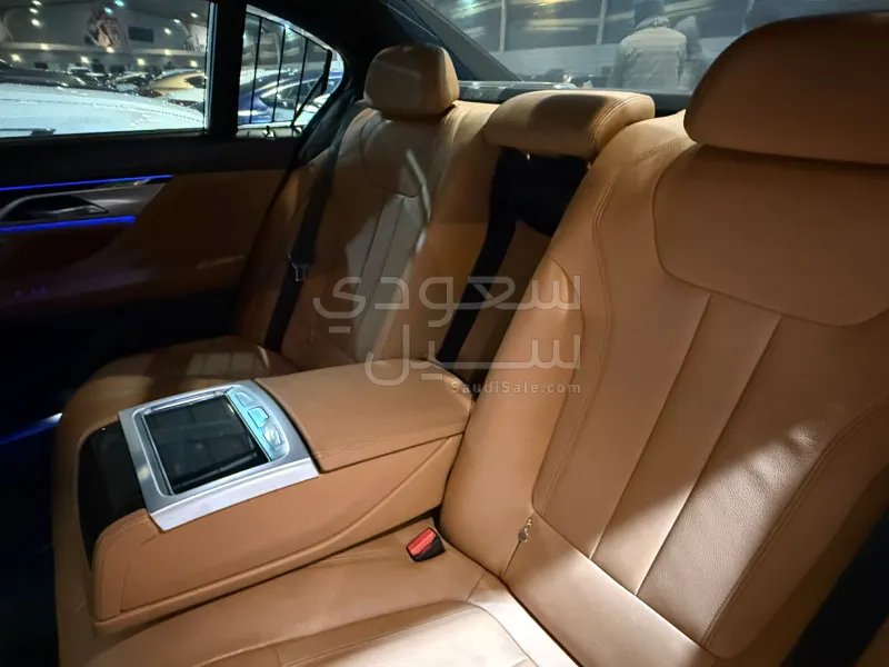 2021 بي ام دبليو الفئة السابعة 730 إل أي