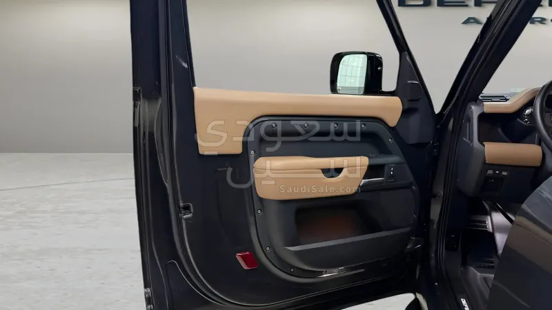 2025 لاند روفر ديفيندر اتش اس اي