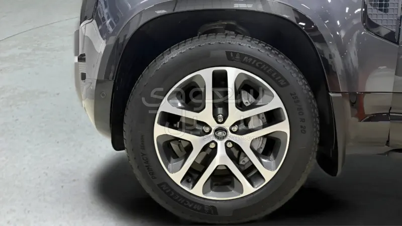 2025 لاند روفر ديفيندر اتش اس اي