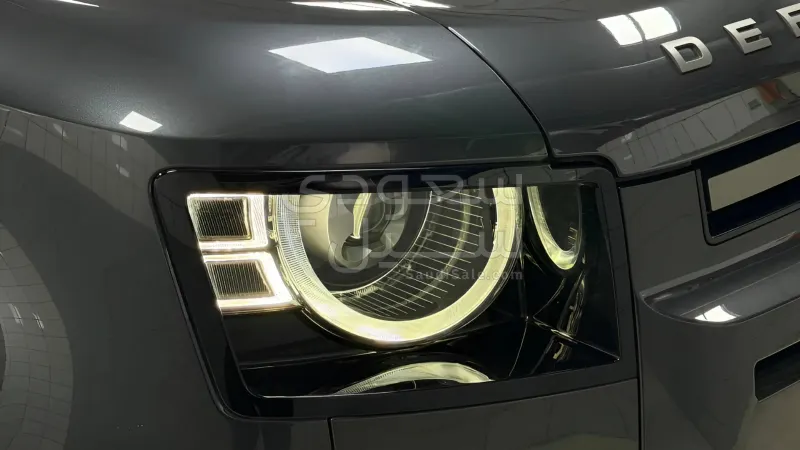 2025 لاند روفر ديفيندر اتش اس اي