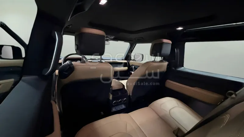 2025 لاند روفر ديفيندر اتش اس اي