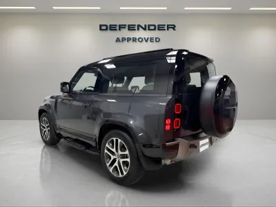 2025 لاند روفر ديفيندر اتش اس اي