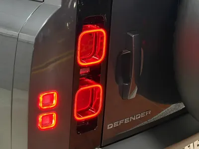 2025 لاند روفر ديفيندر اتش اس اي