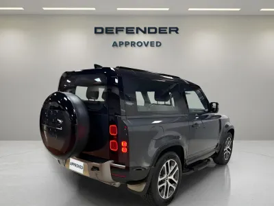 2025 لاند روفر ديفيندر اتش اس اي