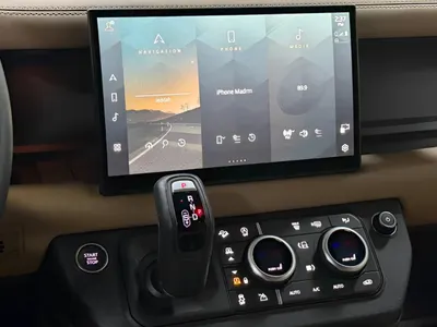 2025 لاند روفر ديفيندر اتش اس اي