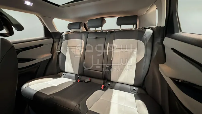 2025 لاند روفر رينج روفر ايفوك داينمك