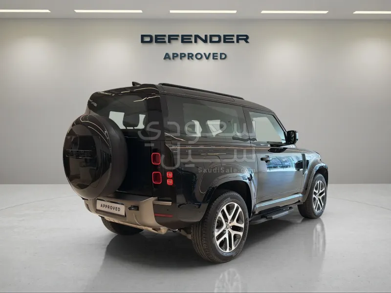 2025 لاند روفر ديفيندر اتش اس اي
