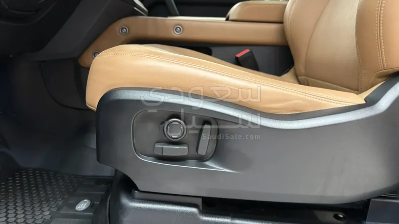 2025 لاند روفر ديفيندر اتش اس اي