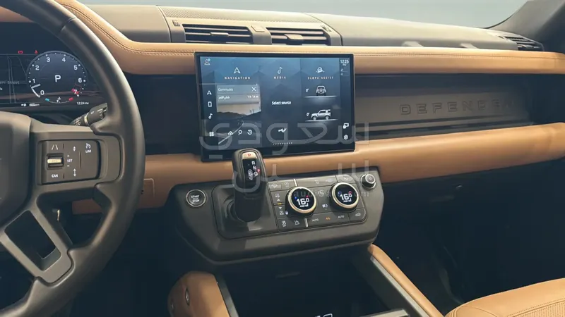 2025 لاند روفر ديفيندر اتش اس اي