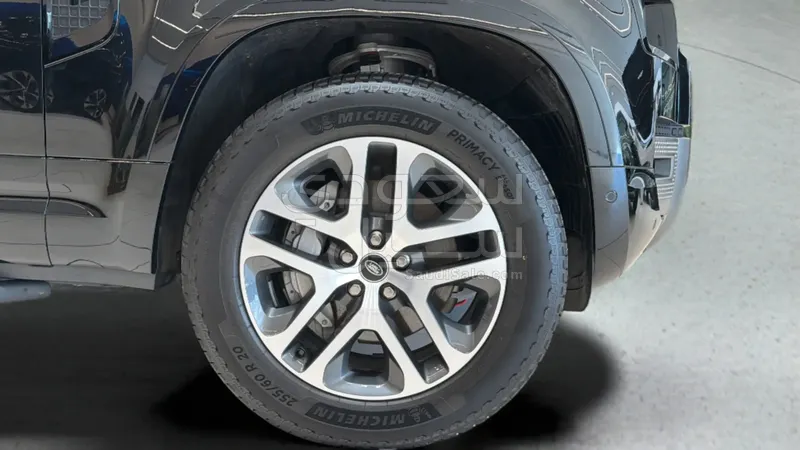 2025 لاند روفر ديفيندر اتش اس اي