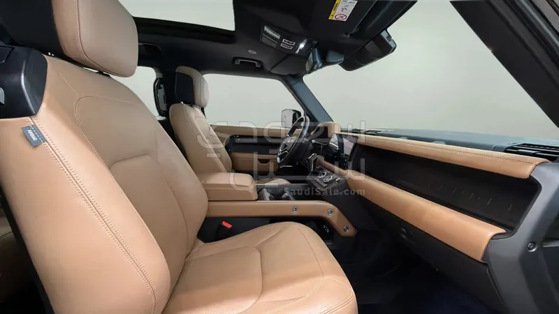 2025 لاند روفر ديفيندر اتش اس اي