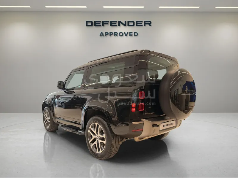 2025 لاند روفر ديفيندر اتش اس اي