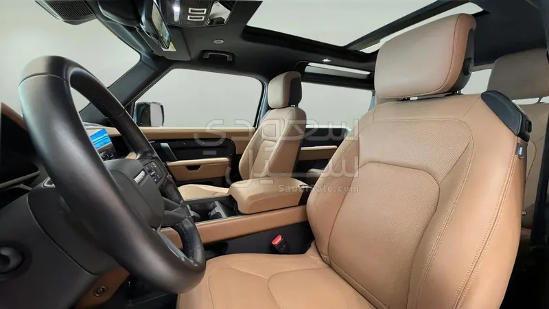 2025 لاند روفر ديفيندر اتش اس اي