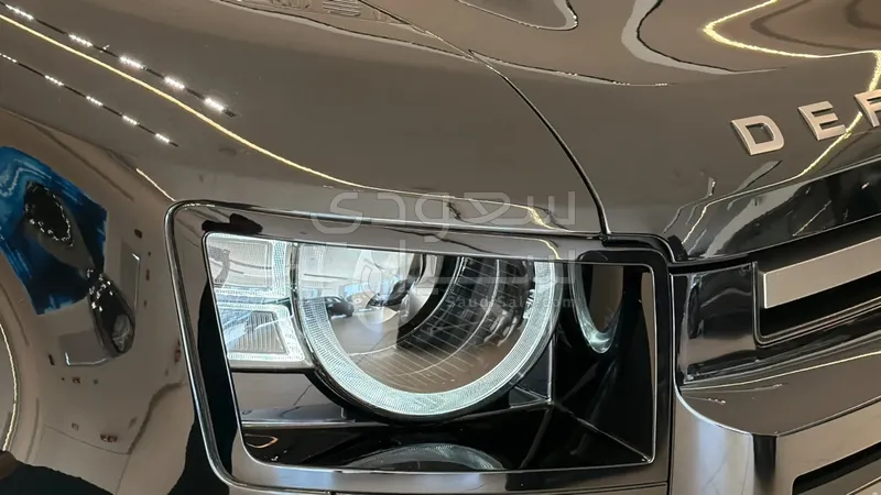 2025 لاند روفر ديفيندر اتش اس اي