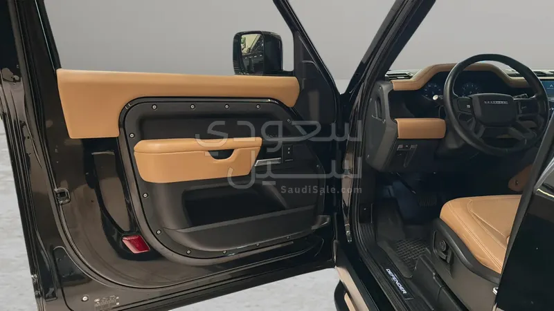 2025 لاند روفر ديفيندر اتش اس اي