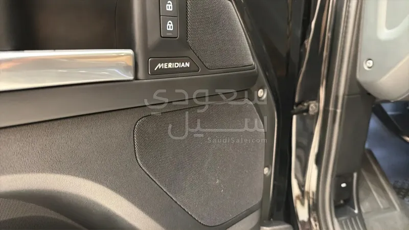 2025 لاند روفر ديفيندر اتش اس اي