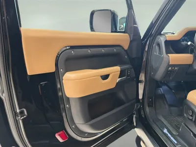 2025 لاند روفر ديفيندر اتش اس اي